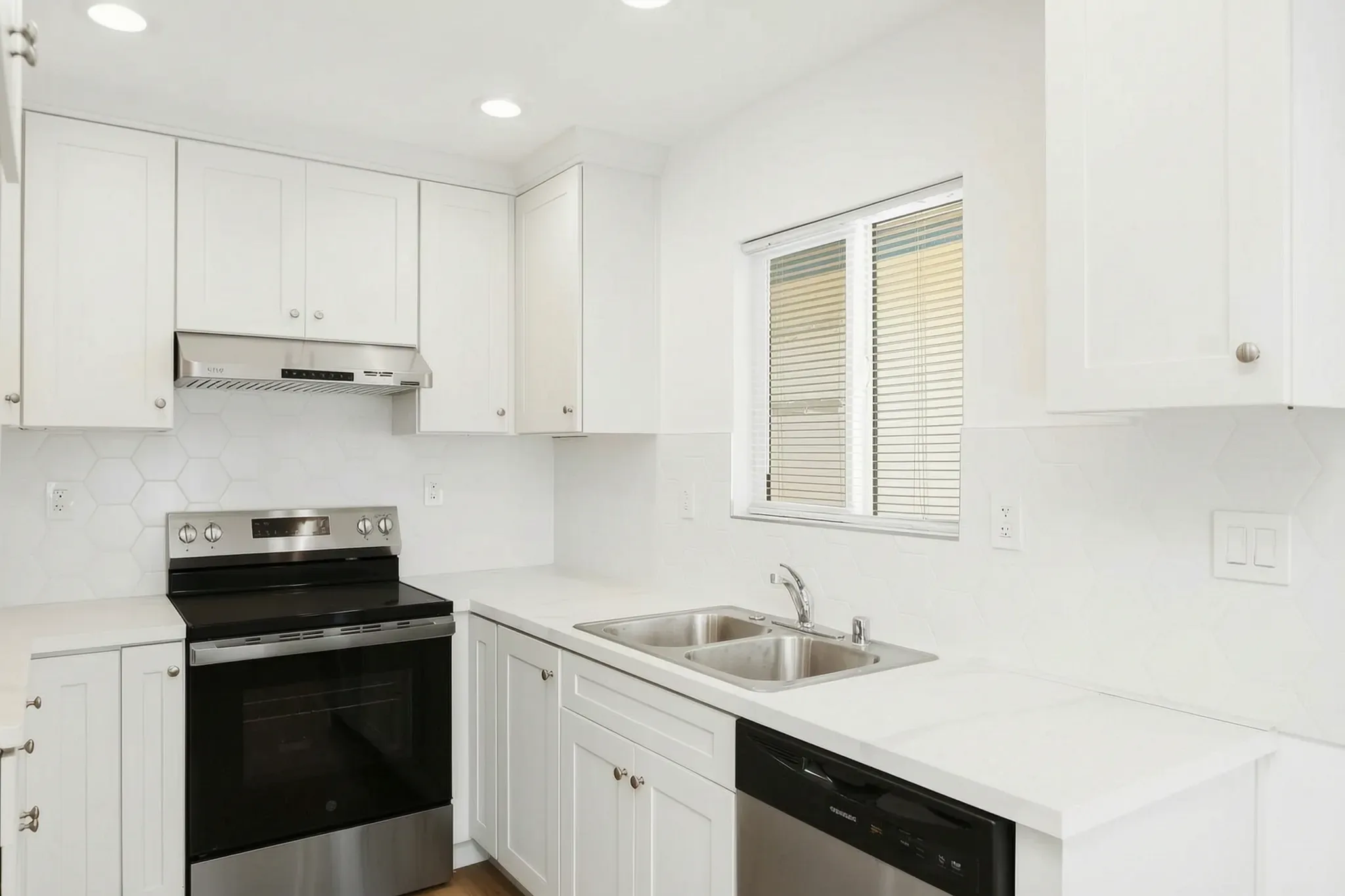 Detached ADU — kitchen corner with range and window, Buena Park, Avorino