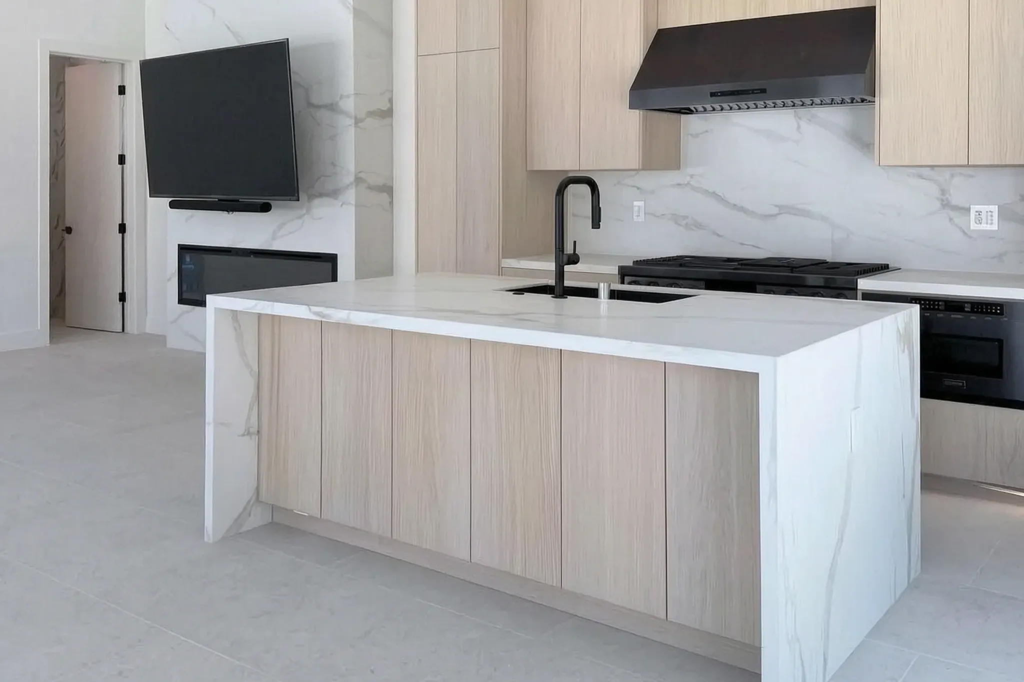 Custom pool house — kitchen island and media wall, San Juan Capistrano, Avorino