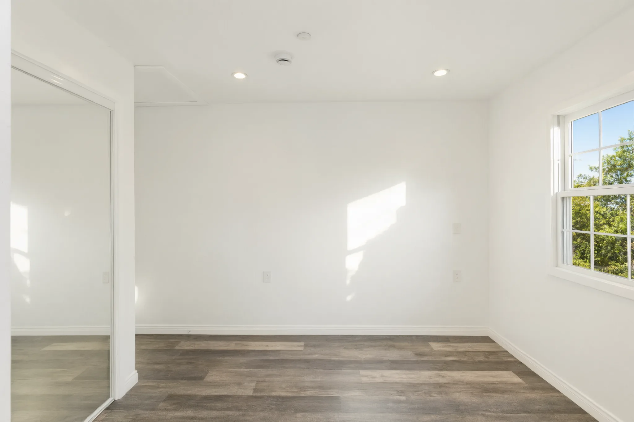 Attached ADU — living room with mirrored closet, Orange, Avorino