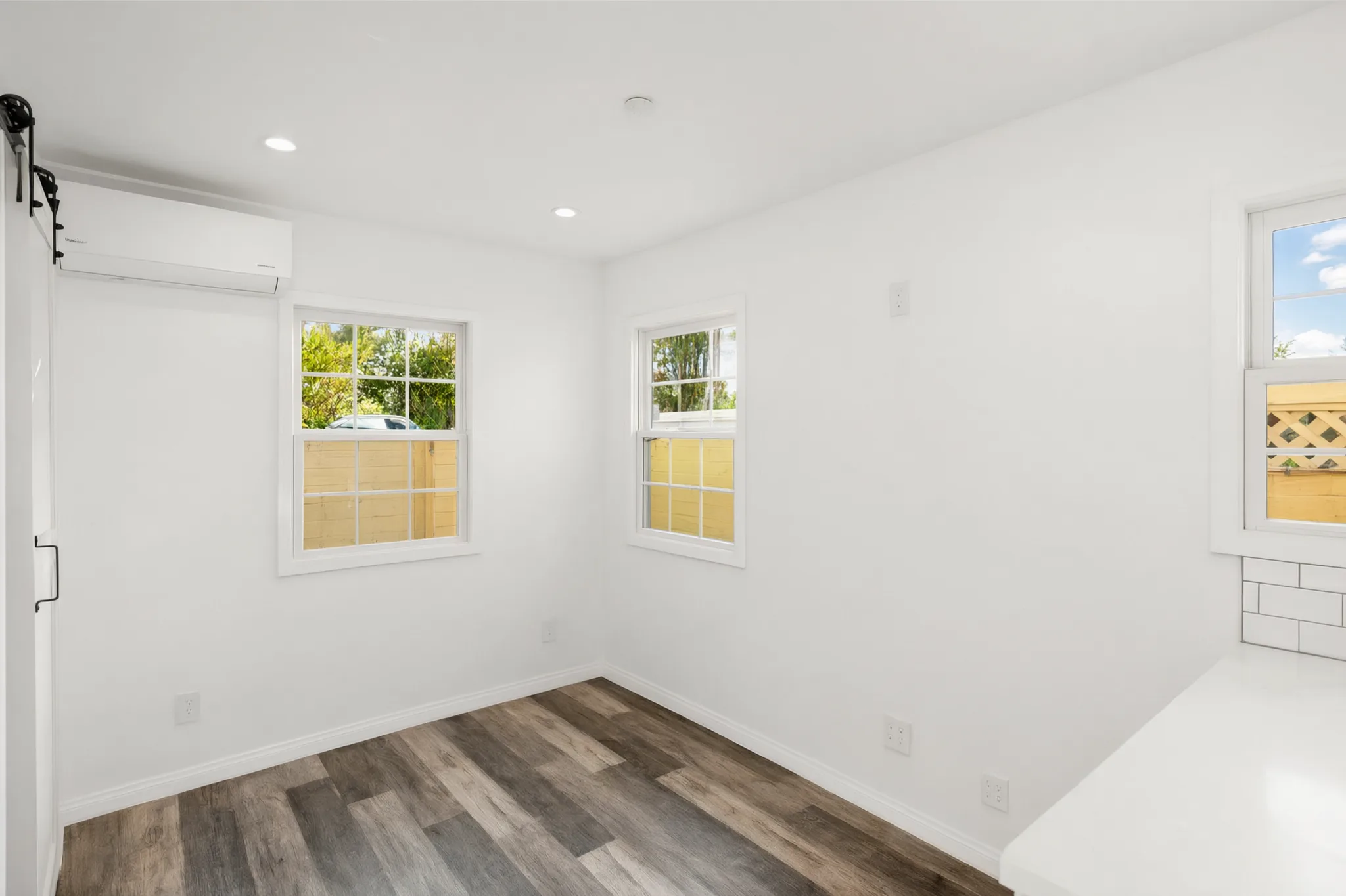 Attached ADU — bedroom with three windows, Orange, Avorino