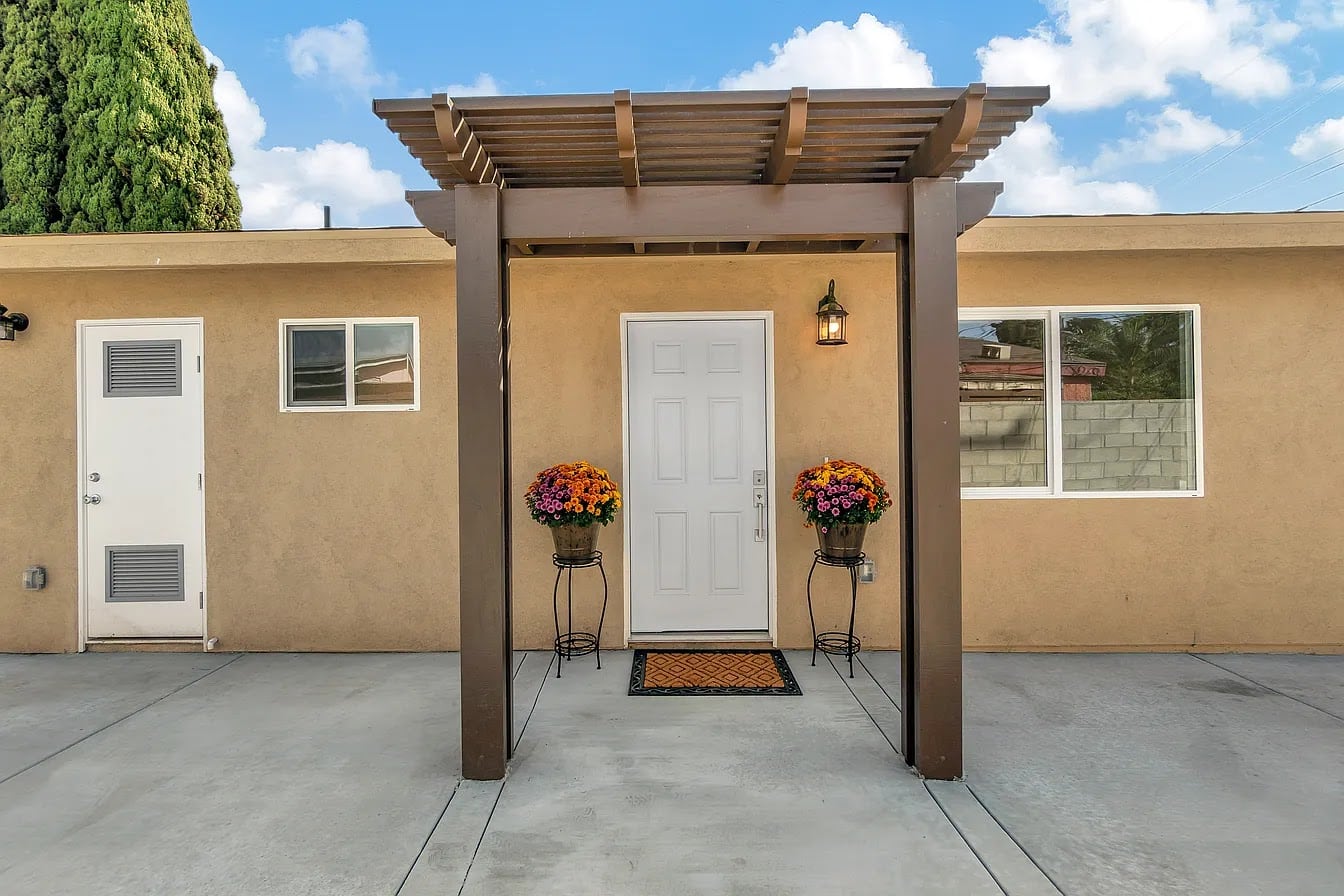 Detached ADU pergola entry, Avorino