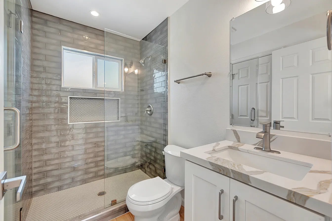 Detached ADU bath with walk-in shower, Avorino