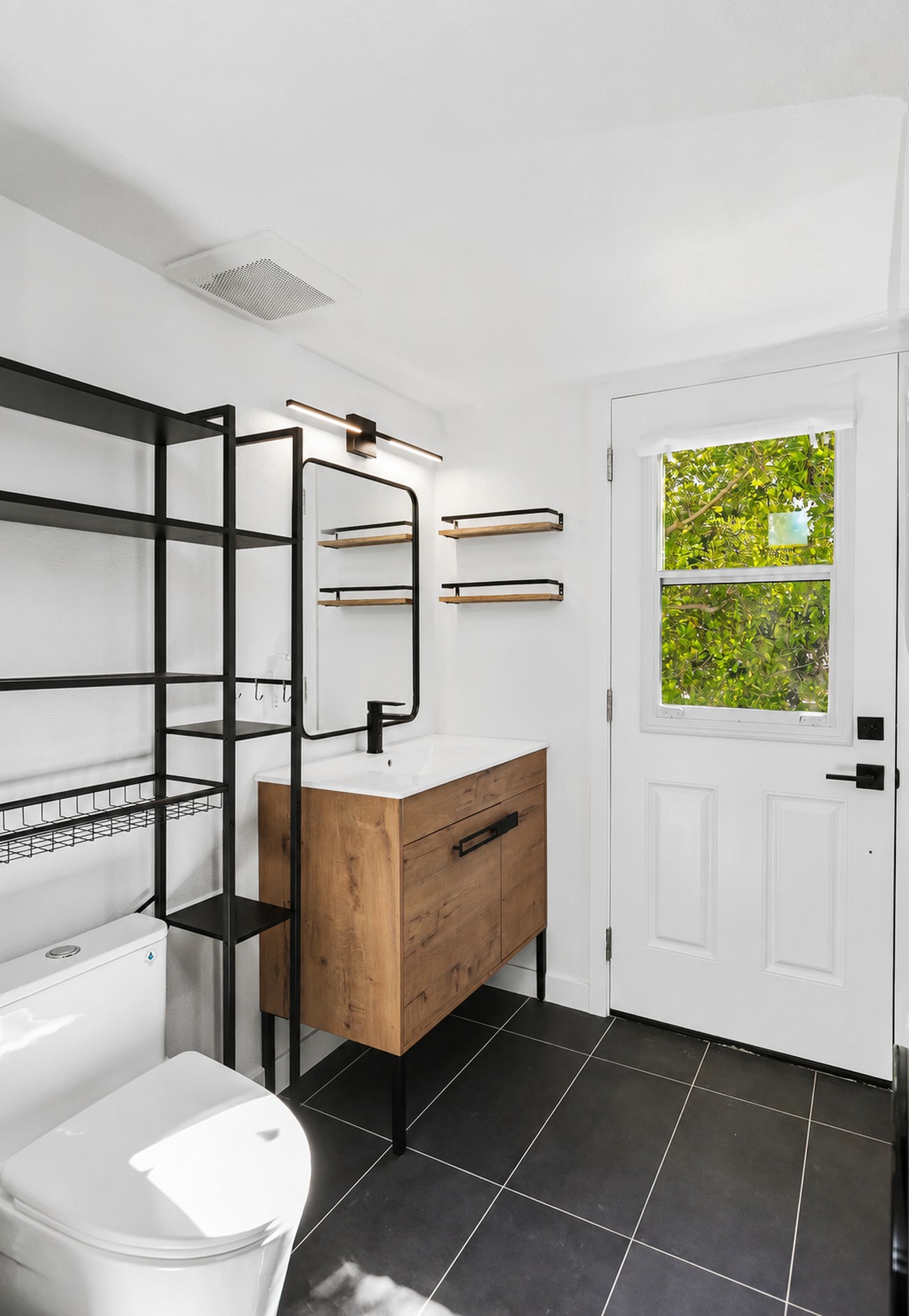 Two-story detached ADU — bath, Santa Ana Hills, Avorino