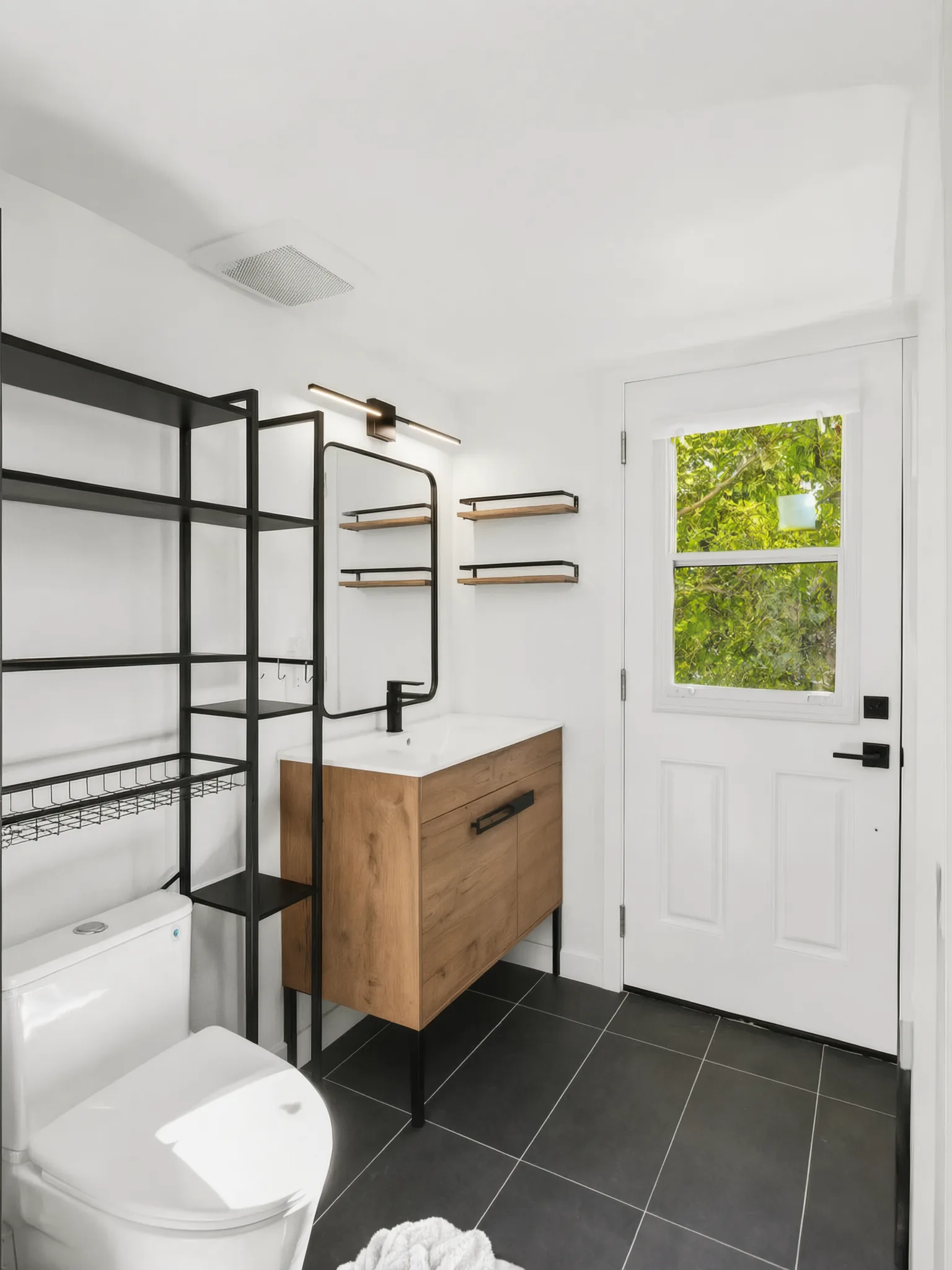 Two-story detached ADU — bath, Santa Ana Hills, Avorino